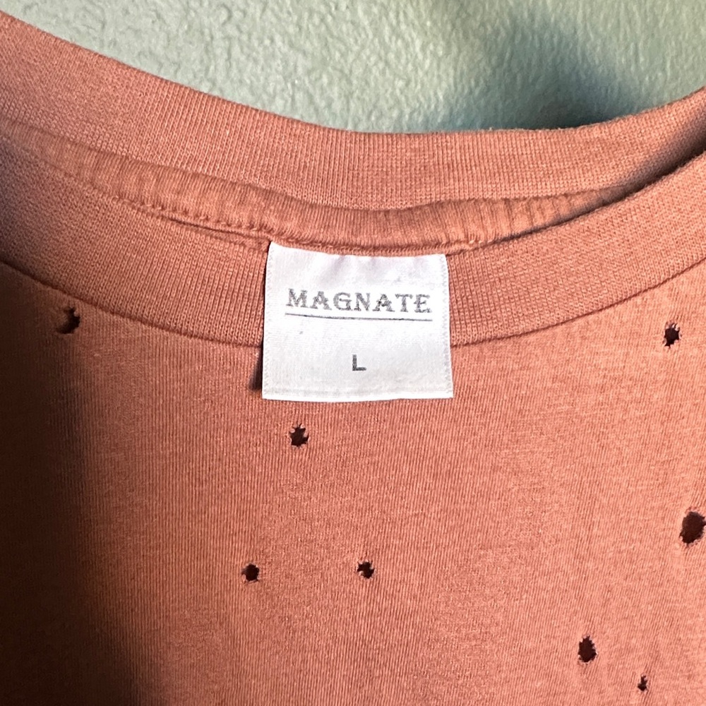 Distressed Burnt orange Men’s T-Shirt - Picture 2 of 3